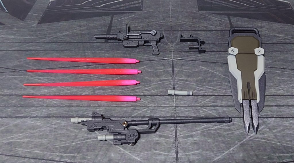 装備一式。ビームサーベル刃エフェクトは一本余りますが、一応塗っときました。