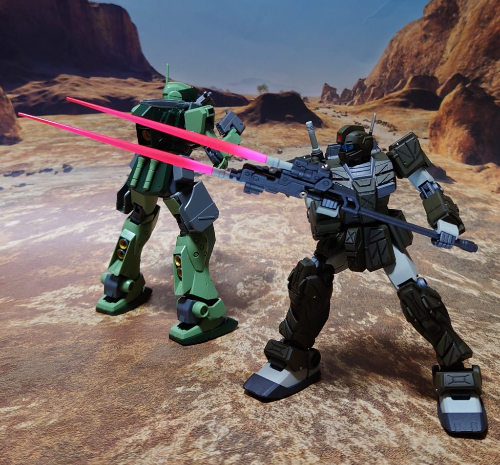 背中は相棒に預け、槍を構える。