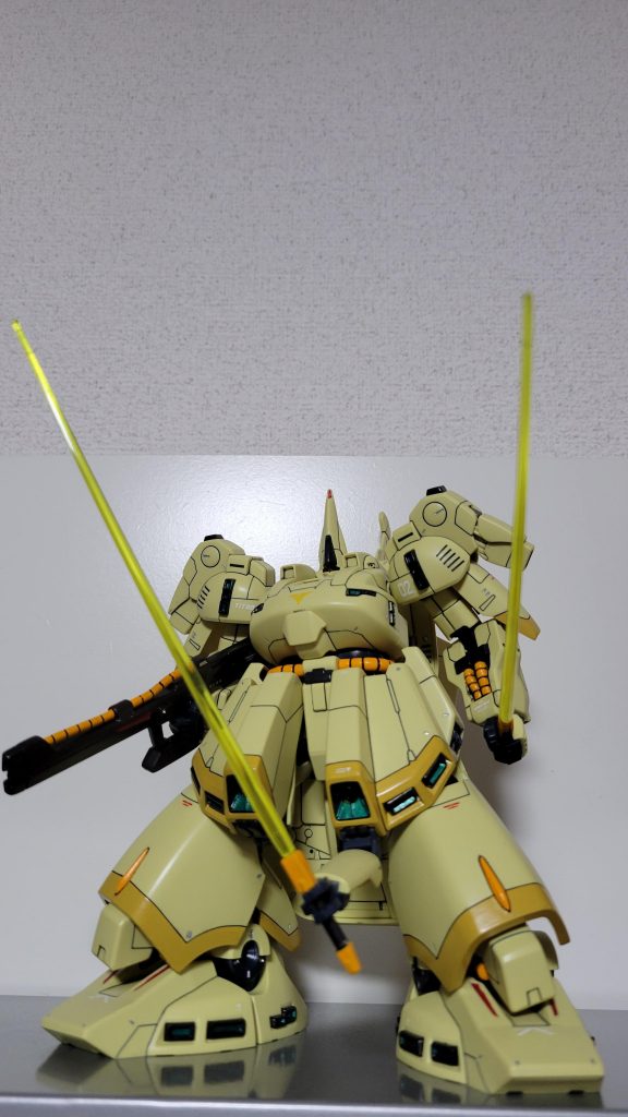 市販のデカールを各部に張ったのですが…本体色が明るくて白いデカールが目立って無いのであんまり意味がなかったかもしれないですね。