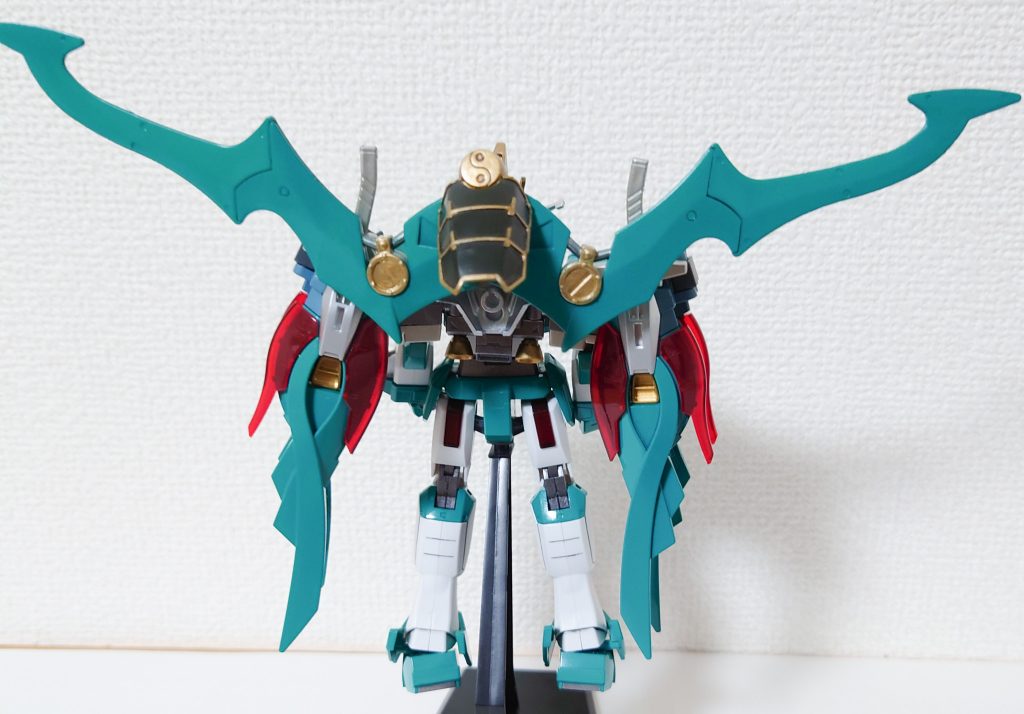 背部背中にオリジナル武器をセットしております。