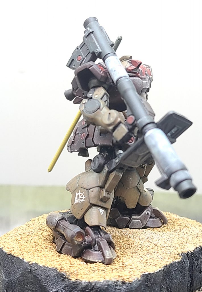 うーん、台座の地面の砂は、もっとキメの細かいパウダーにすべきでした。