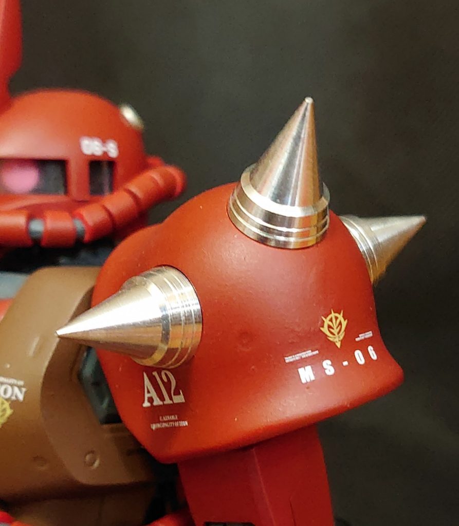 メタルパーツは一見すると手軽にディテールUP出来る便利なモノですが、今回はカラーリングとの調和が難しく、四苦八苦しました。