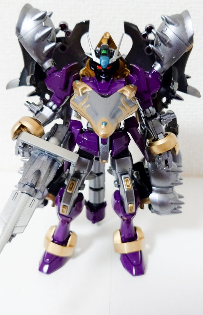 前面右手に銃器を装備しております。