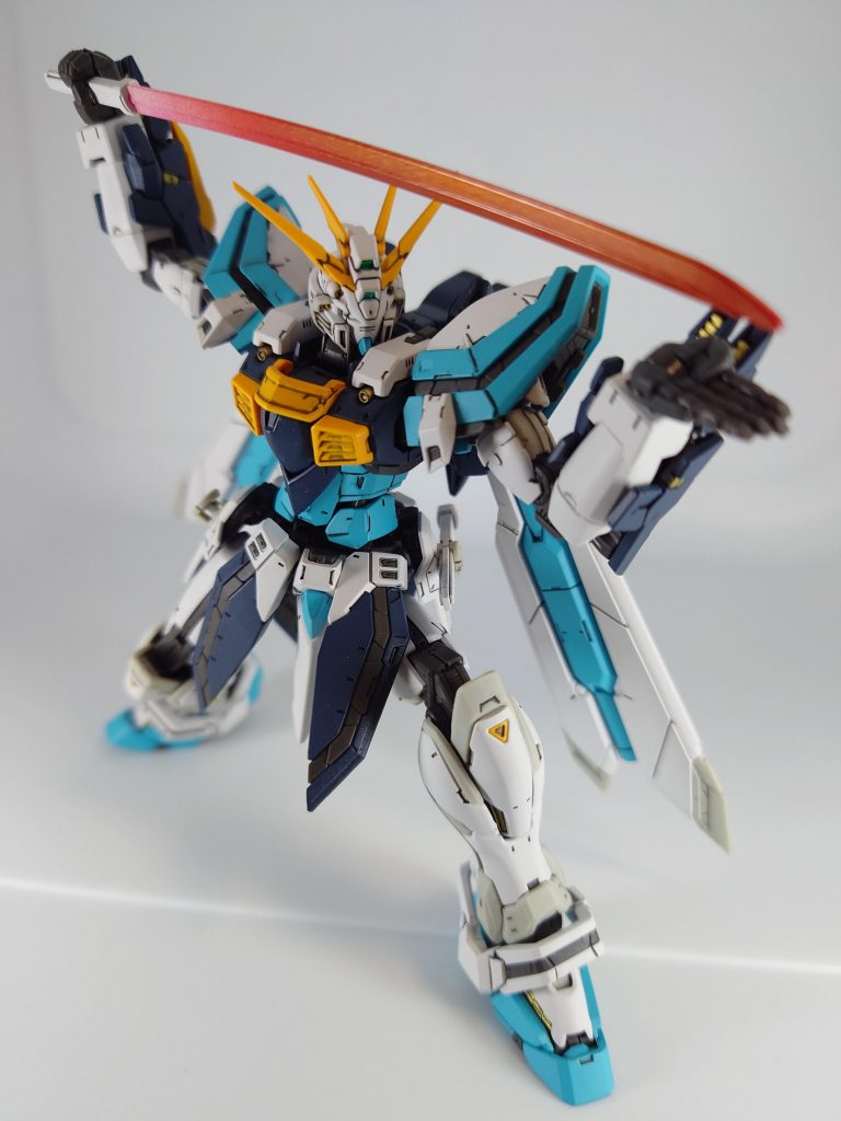 ゴッドスラッシュは剣先をヤスリがけしてエッジを効かせ、根本をホワイトでぼかしつつメタリックオレンジで仕上げました✨