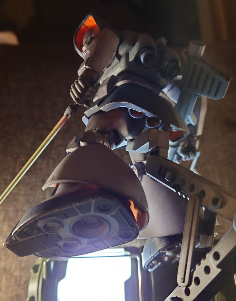 少し暗いですが、肩、スカート、脚の内側もオレンジで塗っています。