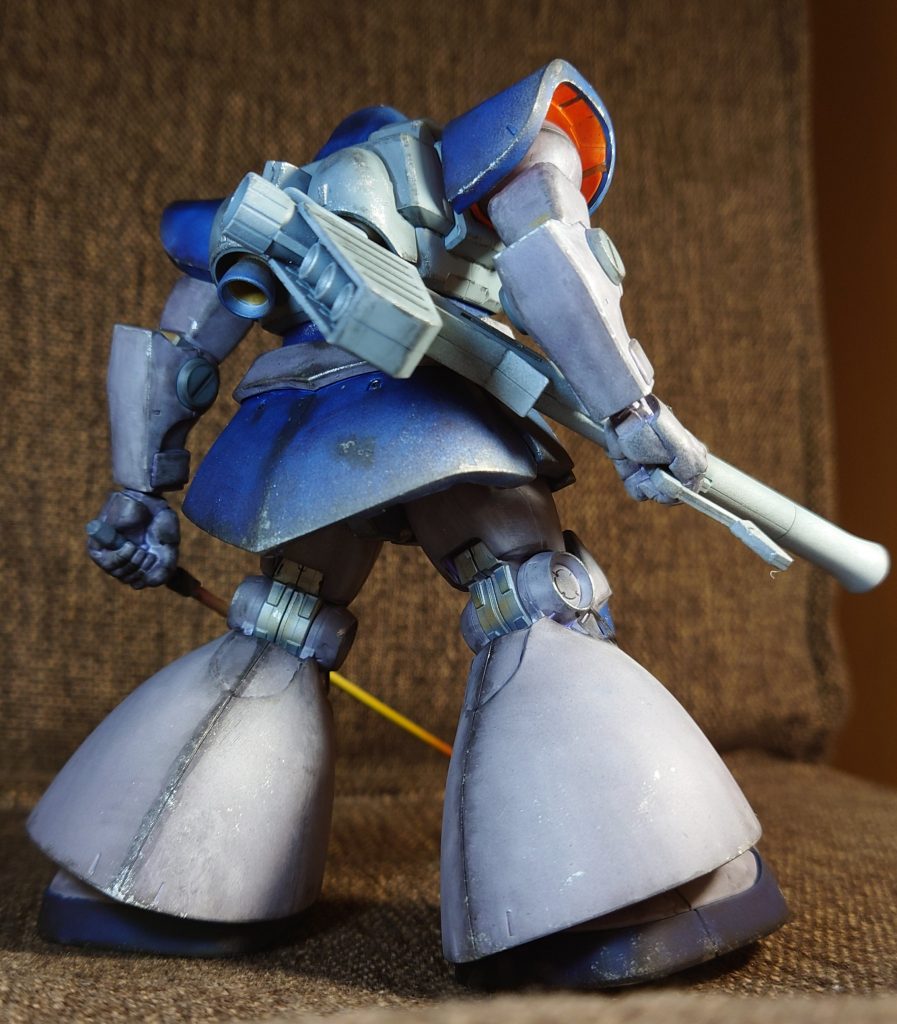 武器はジャイアント・バズではなく、連邦軍のハイパーバズーカを持たせました。