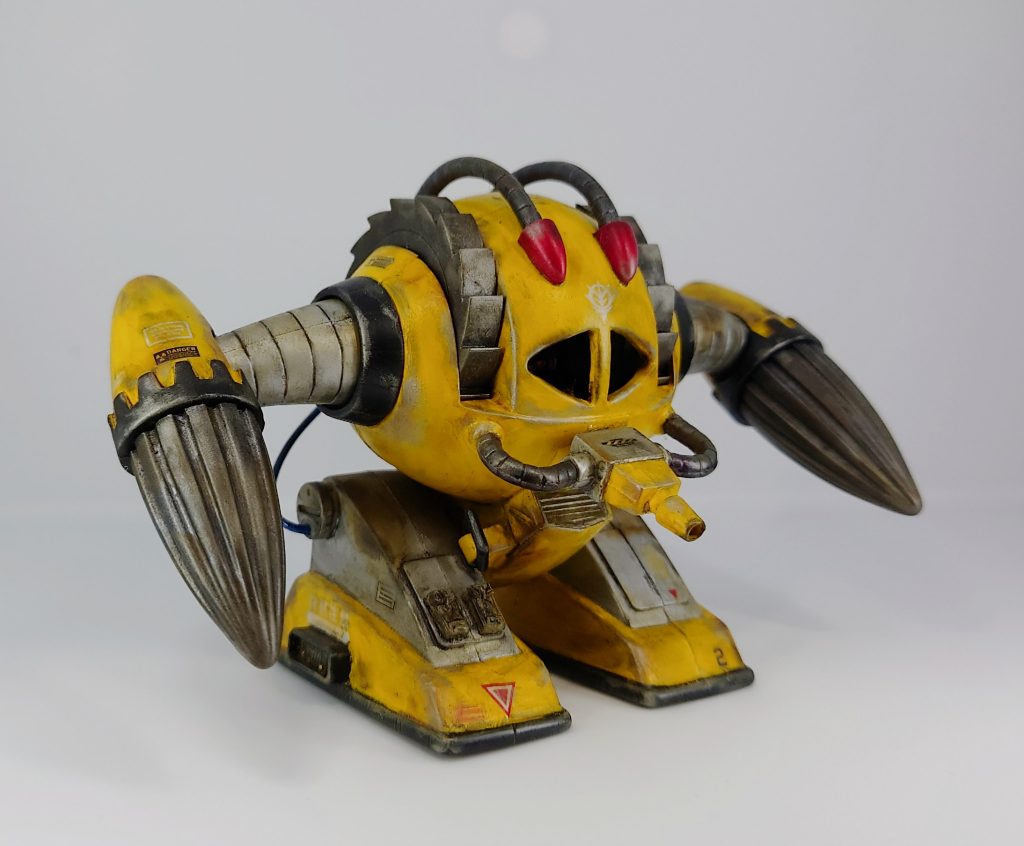 という脳内設定で1/144アッグを作りました。 「アッグを黄色と黒で塗ったら土木重機になるんじゃない?」との思いつきだけで作り始めましたが期待以上の「重機感」で満足しています(笑)土木重機ってカッコ良いですよねー