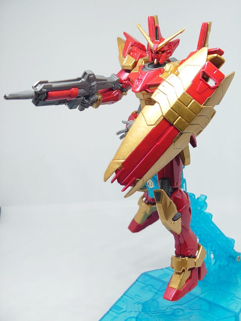 赤と金で塗装すると、どうしてもアイアンマンっぽくなってしまいますね。膝なんか特に(笑)。