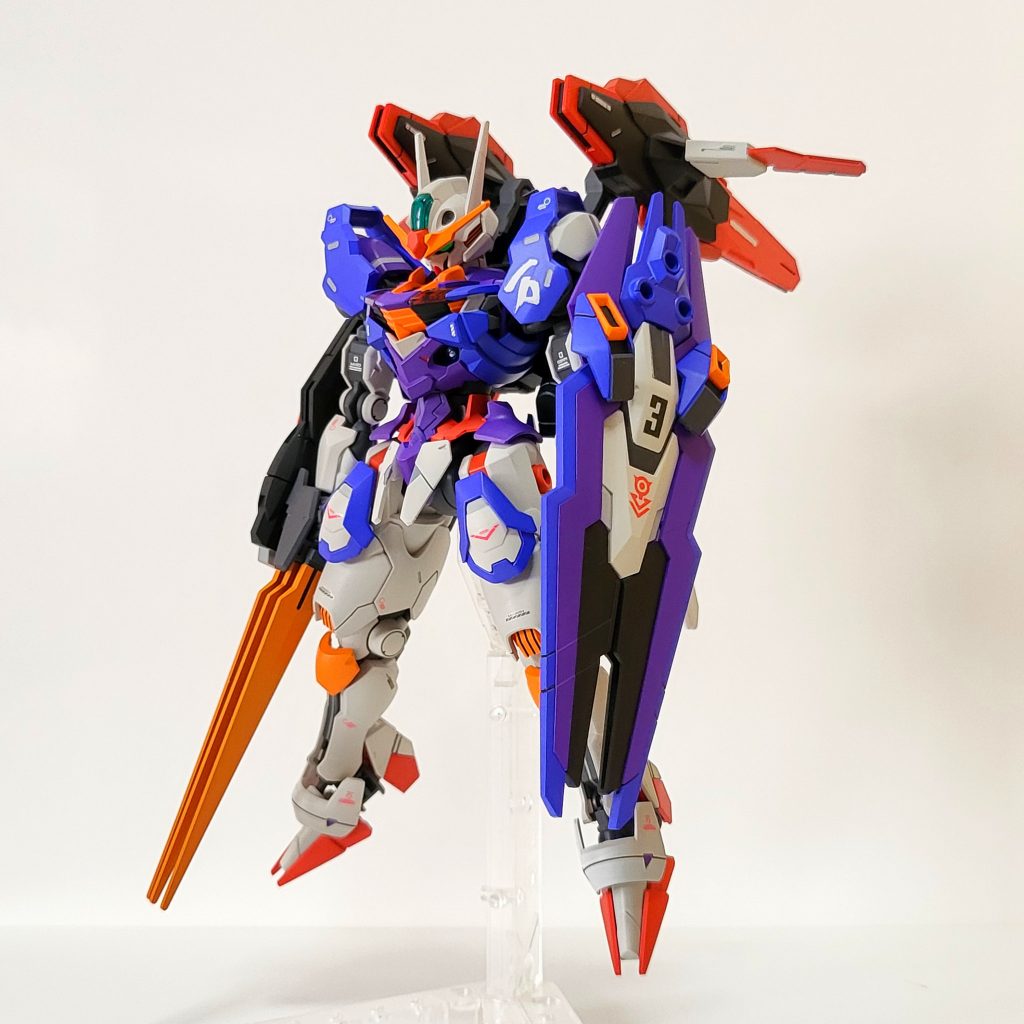 エールストライクのような飛行ユニットを装備してます肩の「万」はアピールポイントw