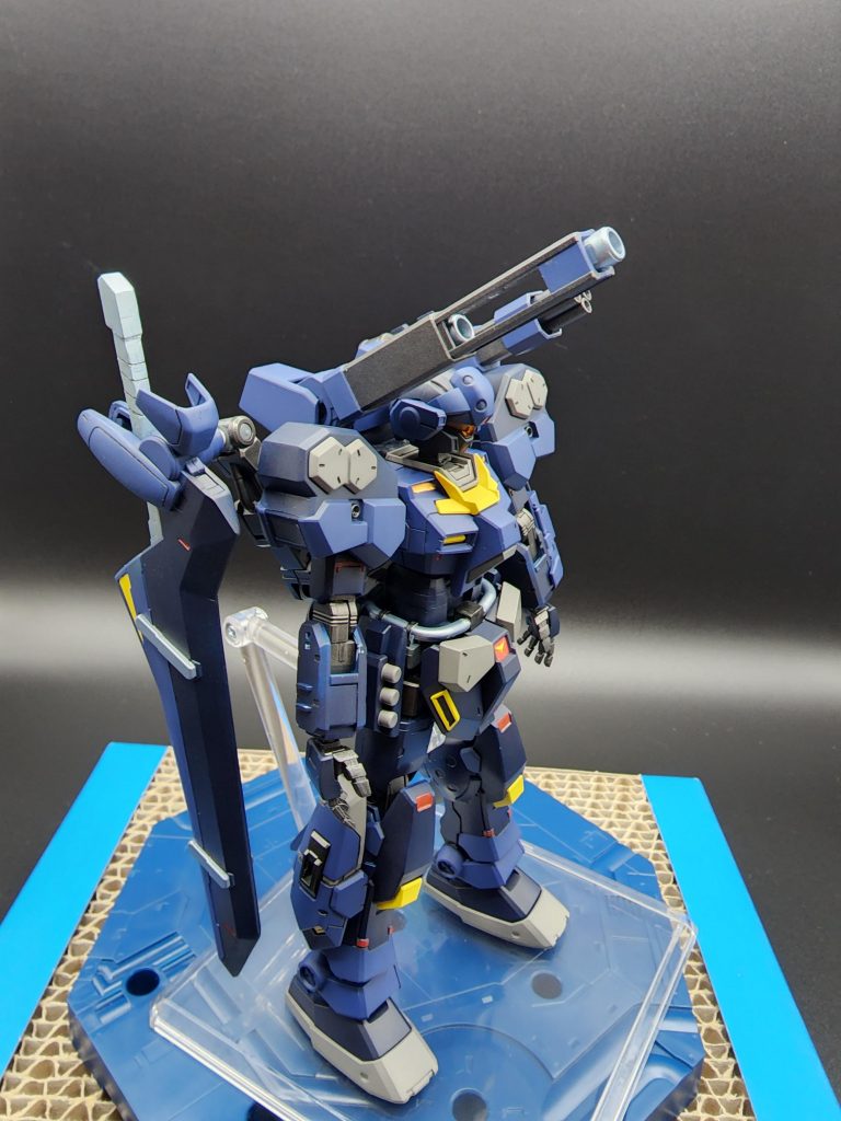 レッドライダーのツヴァイ・ハンダーの試作型大剣（設定）と換装が可能。