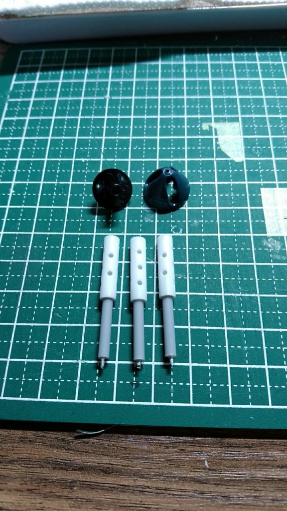 バルカン砲は、プラ棒で自作。マズル部は側面に穴を開け、それっぽくしてます。