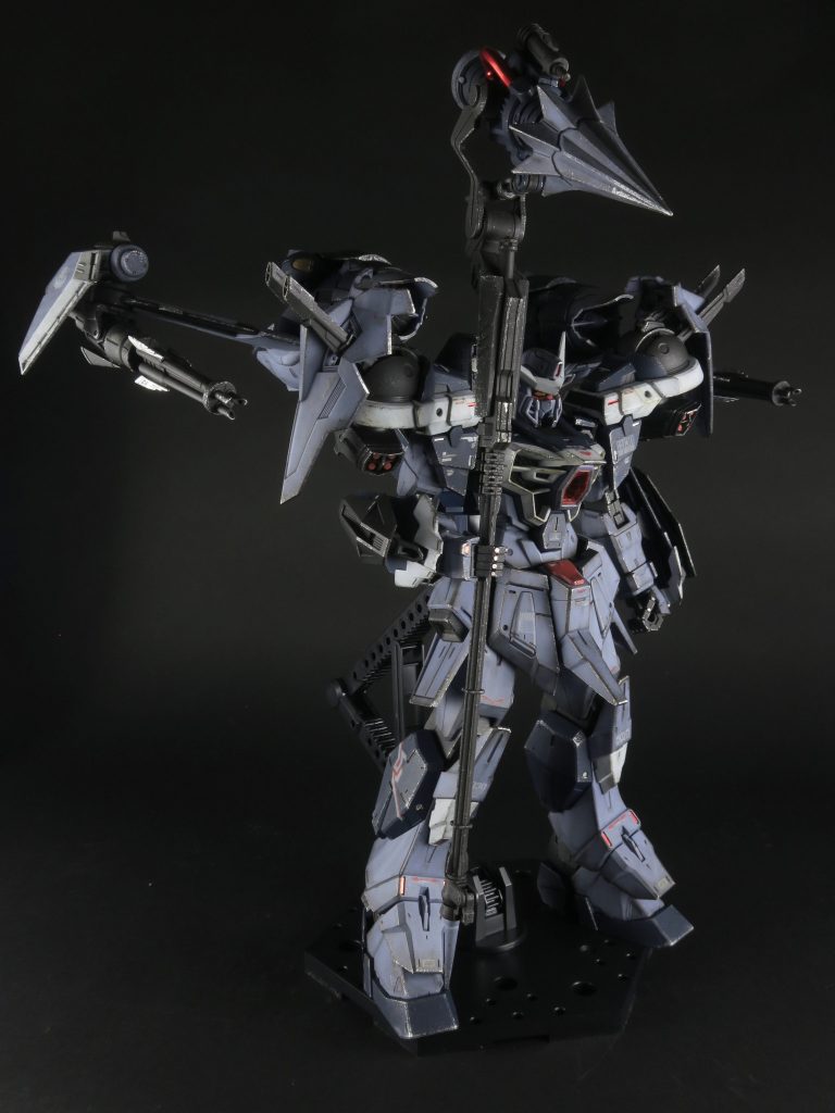 1/100は作る予定がなかったのですが、そのカッコよさに思わず購入。カラーリングが良いですね。なんともいえない死神感もカッコいい。