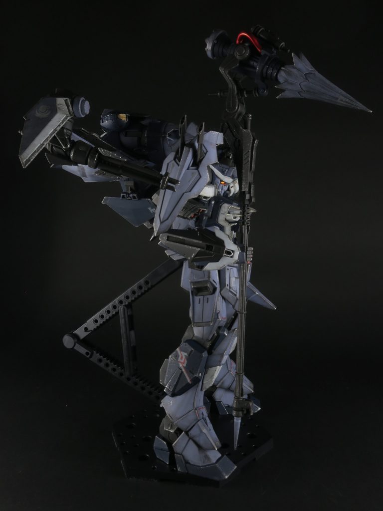 禍々しさを出したかったので、ウェザリングカラーのブラックで薄くフィルタリングし、トーンを下げました。