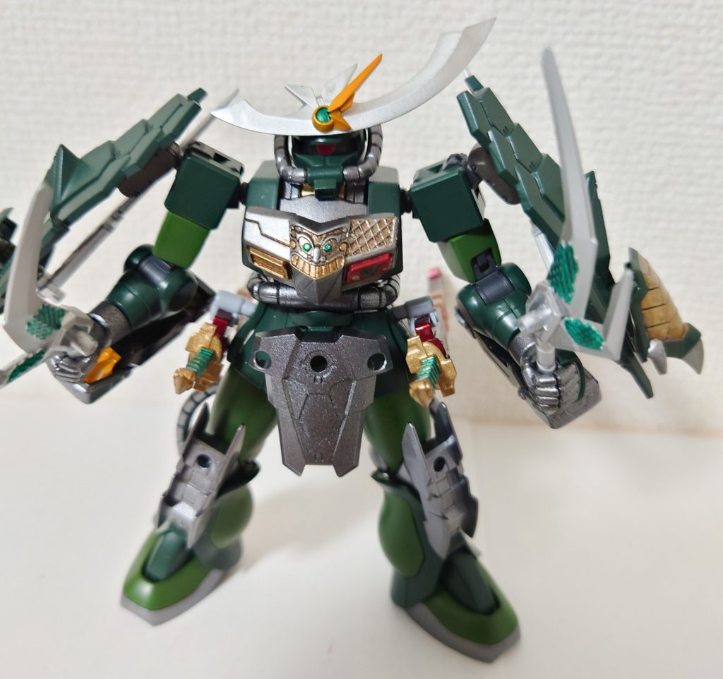 背中の飾りは武器になります。