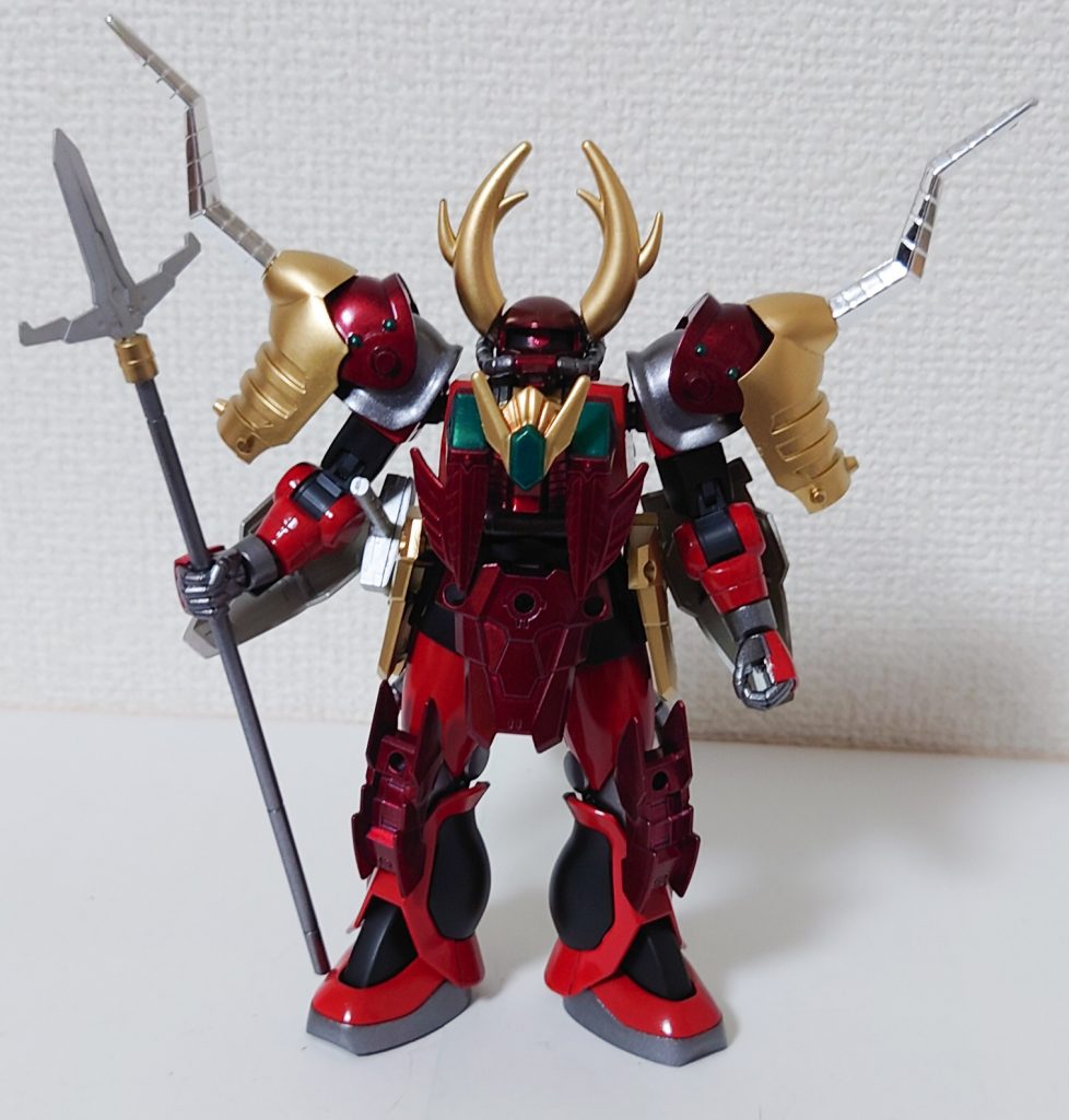 前面頭部の二本角ガンガン特徴です。