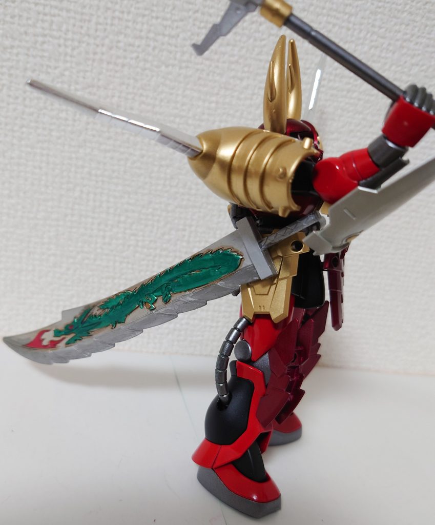 大剣は腰アーマーにセットしています。