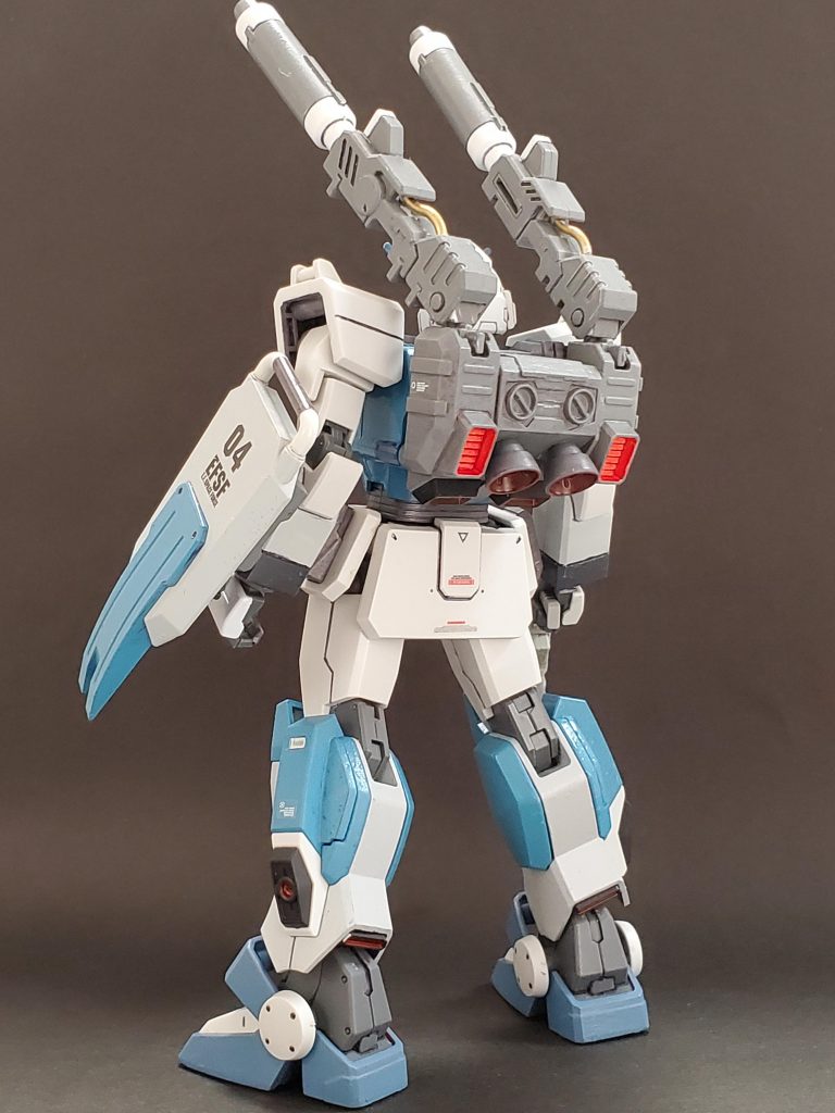 バックパックにはビームキャノン砲付きのキットを増設❗雑誌の付録で付いていたものです😅丸いバーニアはさらに付け足し🎵２連ビームキャノンは取り外して腕にも装着可能であったため、ミサイルランチャーも用意してみました👍