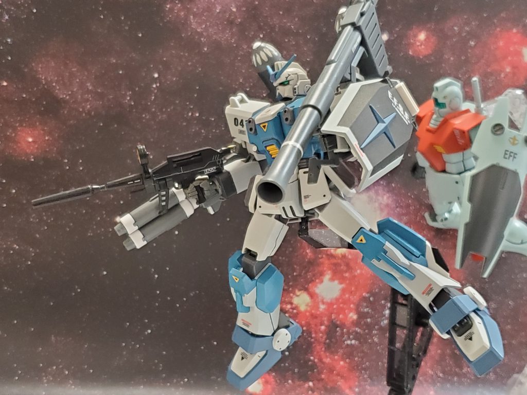 『コンペイトウ』に集結中の連邦軍と合流👍ア・バオア・クー海戦に備え、装備を強化❗ビームキャノンは2連装型にし腕部に❗バックパックにはミサイルランチャーを増設👍重武装したその姿は噂に聞くフルアーマーガンダムのようであった…😊✨