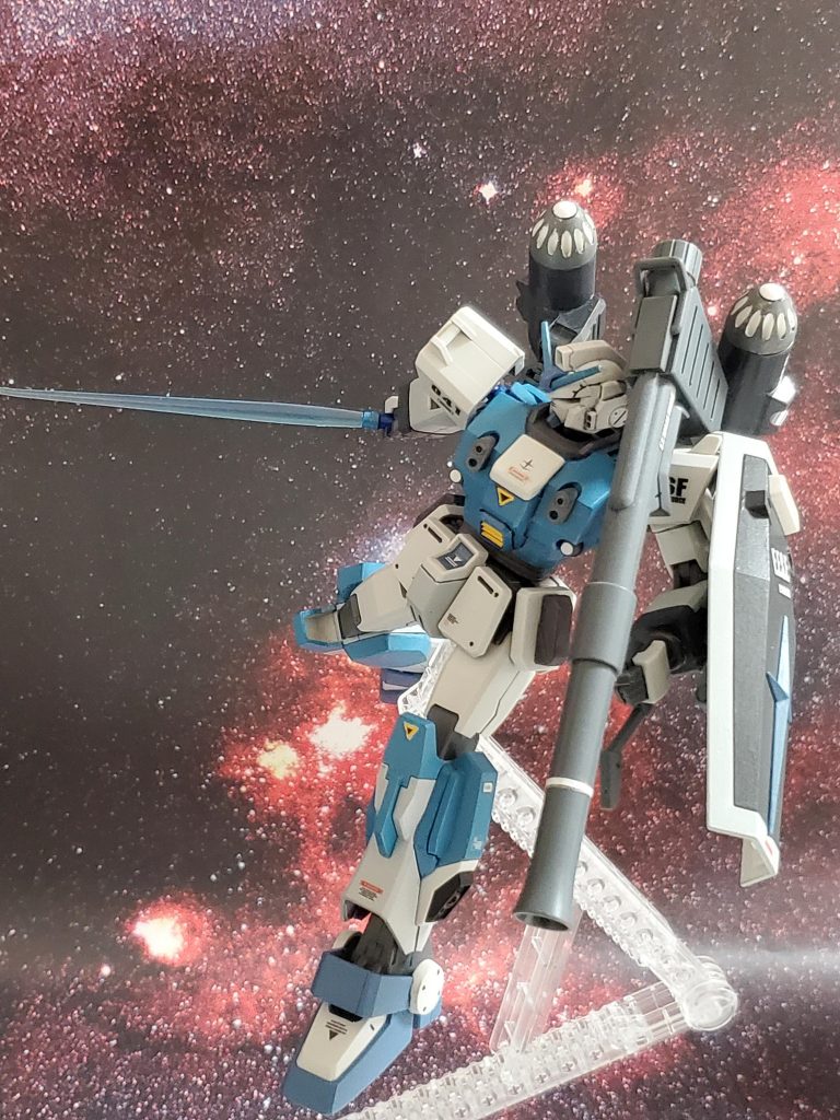 手強い相手と判断したサミエック少佐は一度間合いをとり、各種リミッターを解除💦機動性を最大限にアップ⤴️⤴️