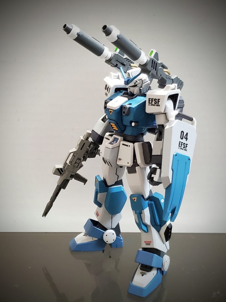 『ガンダム アイリス』はBD開発計画の際に『EXAM』を搭載する予定で機体調整等を施された機体。しかし、3号機の完成で計画が終了したため連邦本部が回収しEXAM非搭載のワンオフ機として仕上げた機体である。