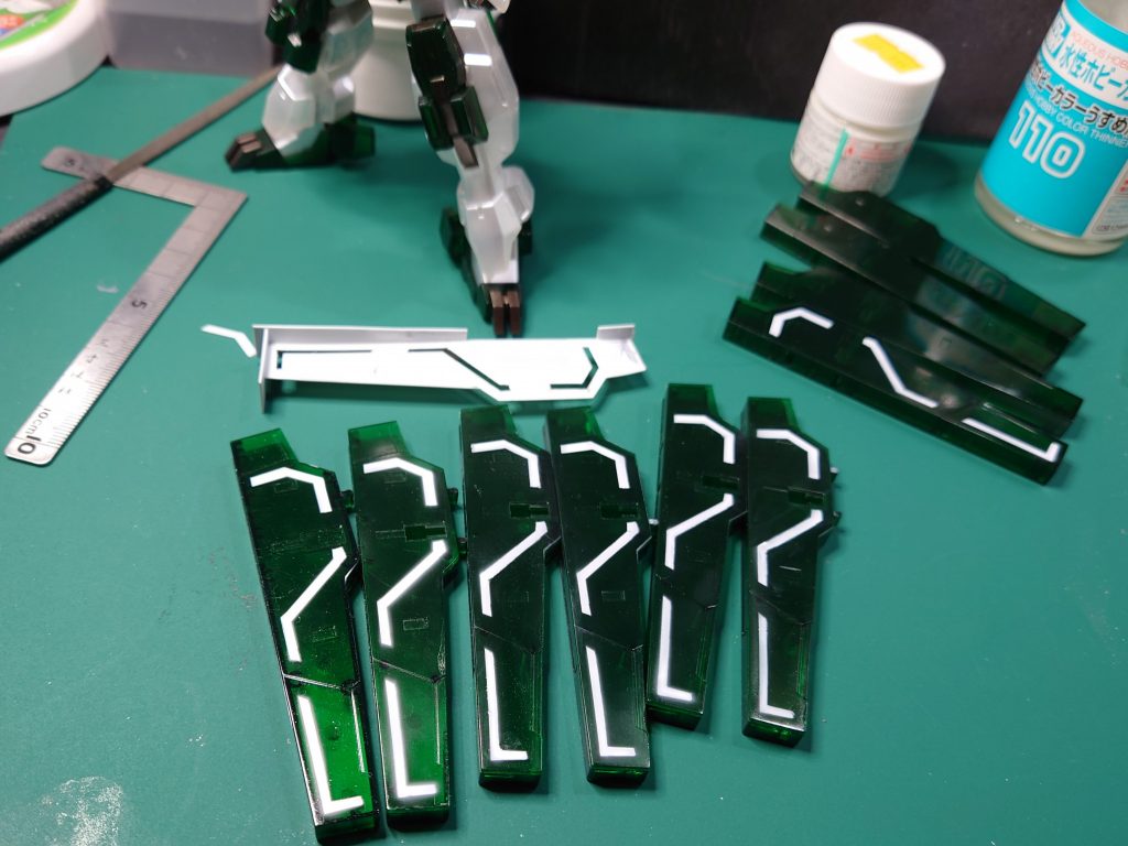 プラ板で型を作ってエアブラシで吹き付けた白いライン・・・最初はどうなるか不安でした😅