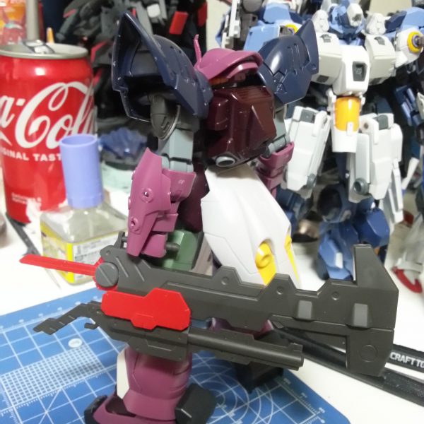 念願のイフリート系のガンプラを手に入れたので早速(？)ミキシング中！ギラズールのパーツで近代化改修を施したイフリートというコンセプトのもと、鉄血系のパーツを使っても違和感なくジオニック系に見える様にして行けたらなぁと改造中です。（3枚目）