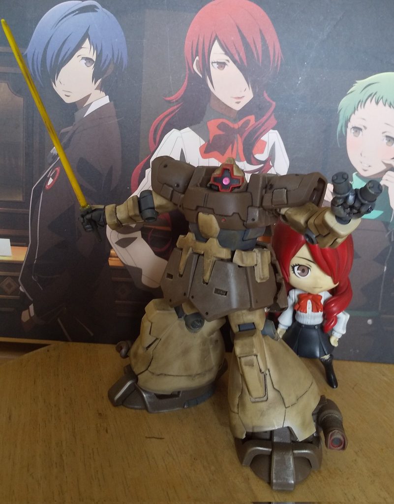 :モノアイカスタムレンズをつけて、ヒート剣の刃にイエロー缶スプレーをかけた後は更にヒート剣にもウェザリングをつけて、仕上げはつや消しだ。うむ！陸戦型のドムはやはりこうでないと！ブリリアント！