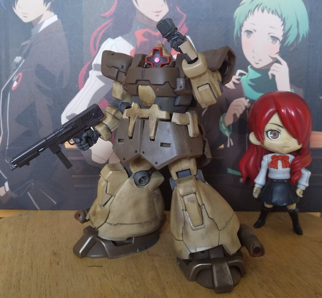 :オリジナルの0083の原典機のキットの細かな違いはモノアイがピンクで小さなモノアイシールに変更されてて、額のセンサーシールが付属され、両脇腹のグレーパーツは新規パーツだ。後は手の甲はホイルシール式になっており、ハンドグレネード持ちの左手が新規パーツだ。