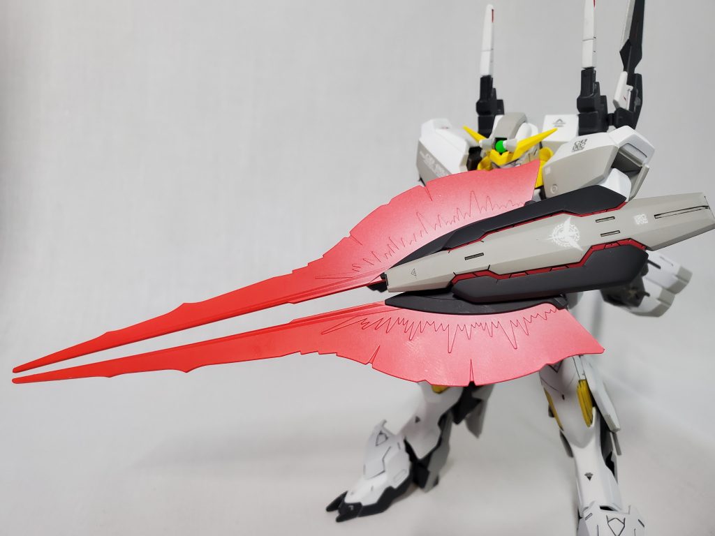 GNシールド改アストレアのGNシールドを改造してシナンジュのビームソードアックス?を装着出来るようにしました。シールドのまま振り回したりキュリオスのハサミみたくもなります。外して二刀流みたいな使い方もOK。