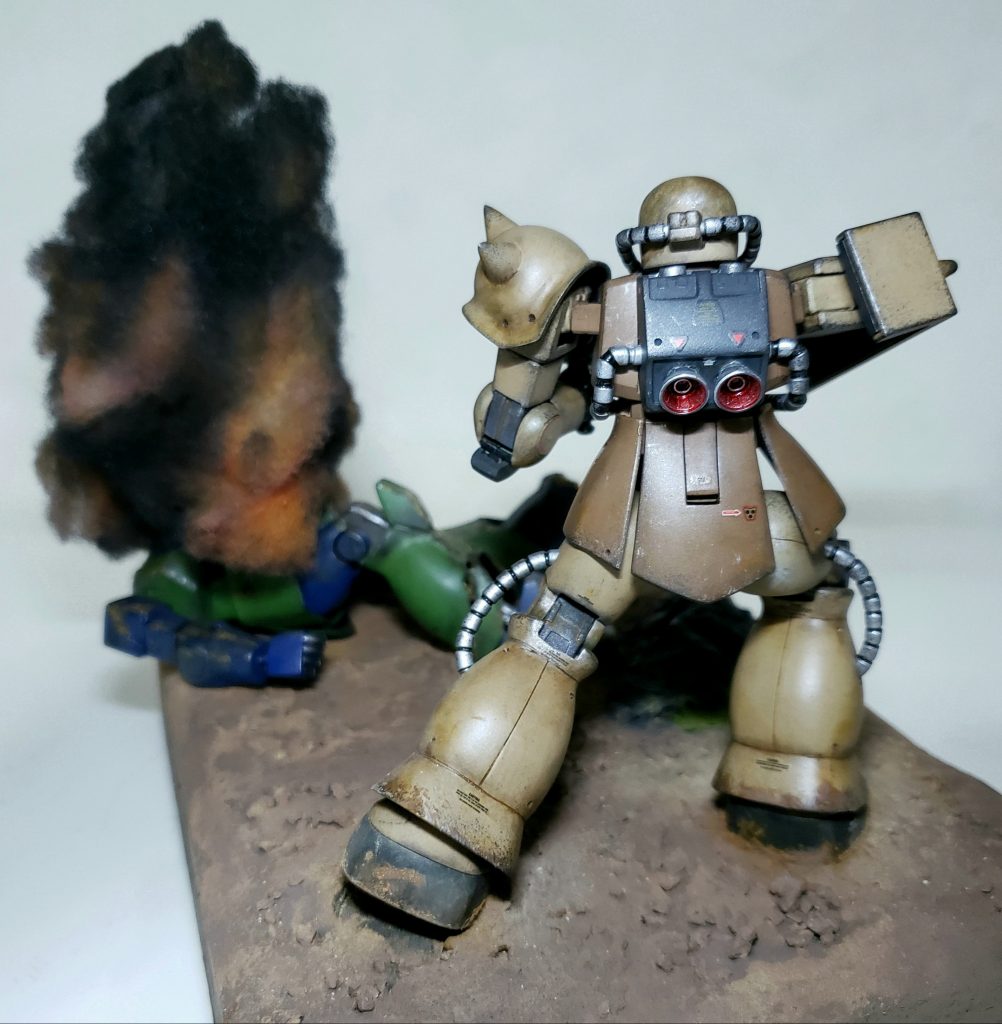 ザクIIの後ろから。