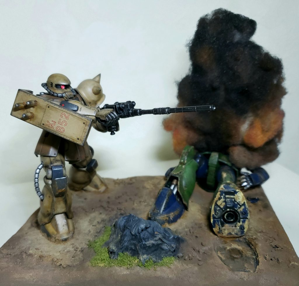 正面から。爆煙表現は百均の綿をエアブラシで塗装してます。