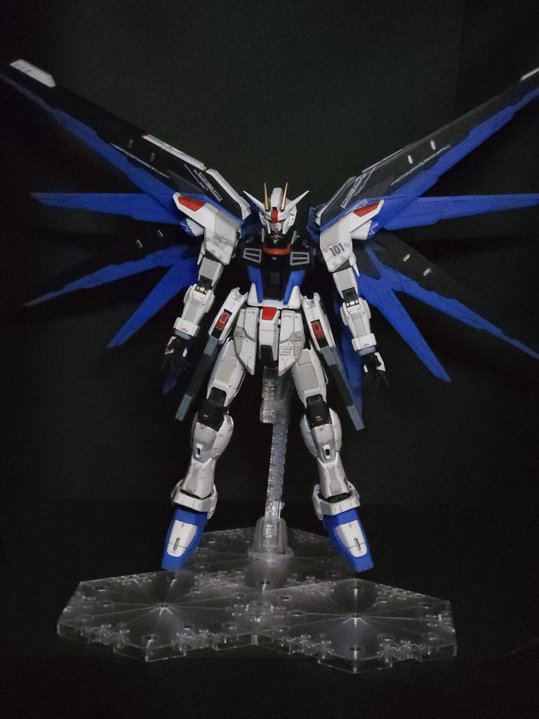 あまりいい評判は聞きませんが、プロポーションはこのキットの方が好み♪ただ、ランディングギアがないと自立出来ないのが…