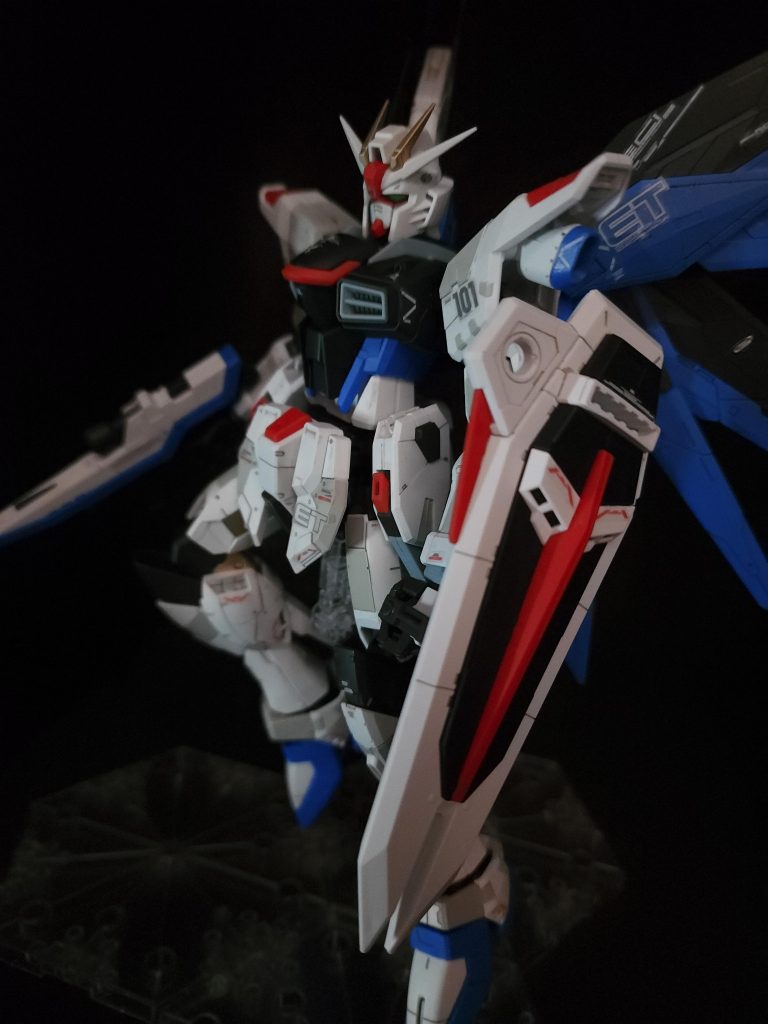 塗装終了後にデカールを一気に貼ったので、微妙にズレてたり…