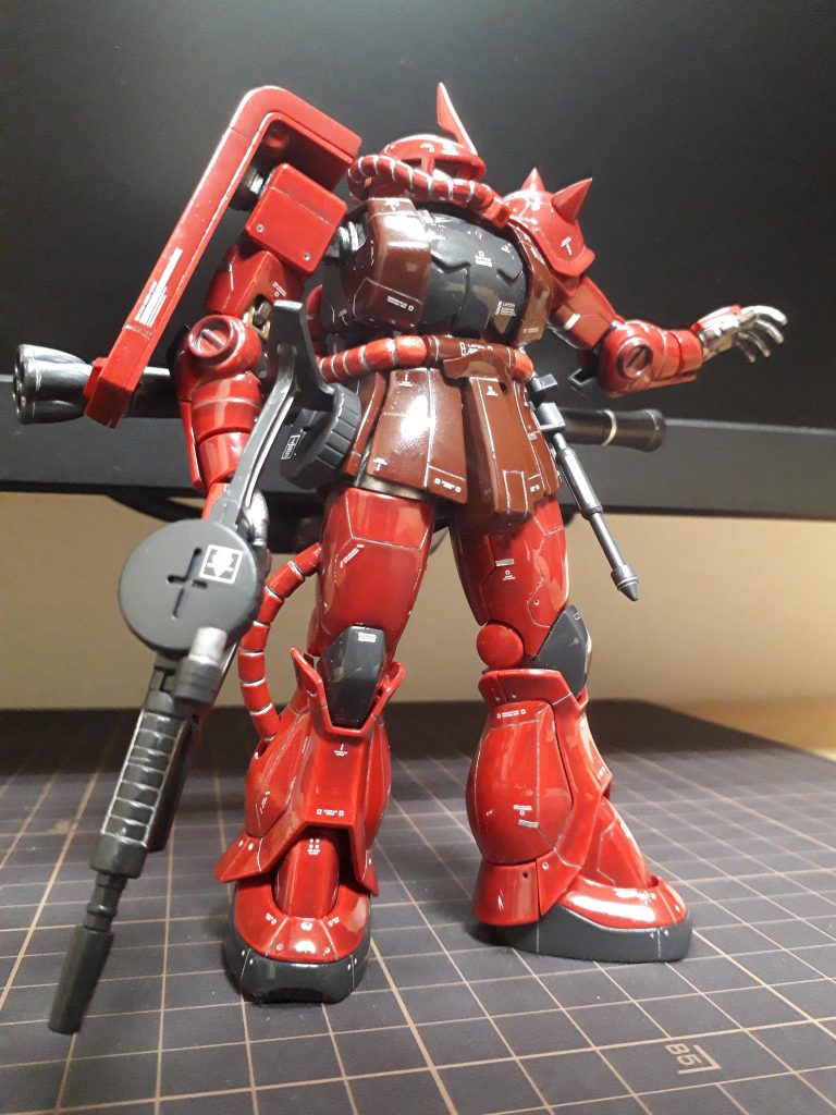 あんまり気にしてなかったから、ホコリが混入した上に、完全乾燥前に我慢できず触ってしまったからちょっと指紋が、、、。