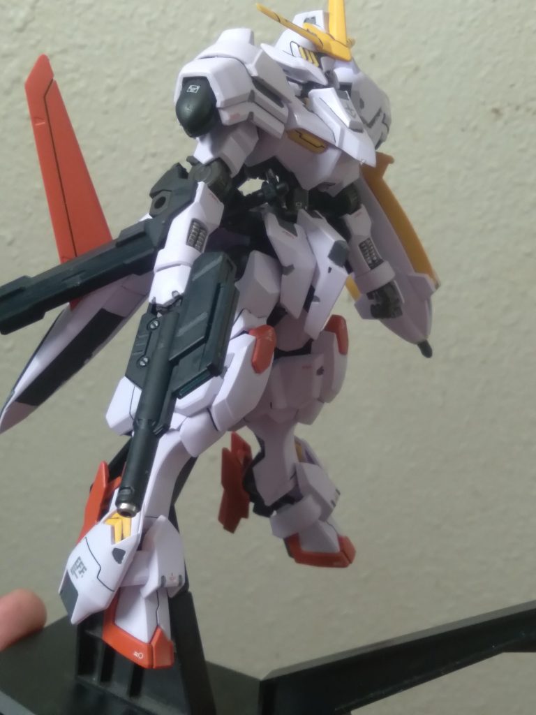 I still have a couple things to do. I might change the rifle for something bigger. I also need to add a beam saber handle somewhere on the suit.