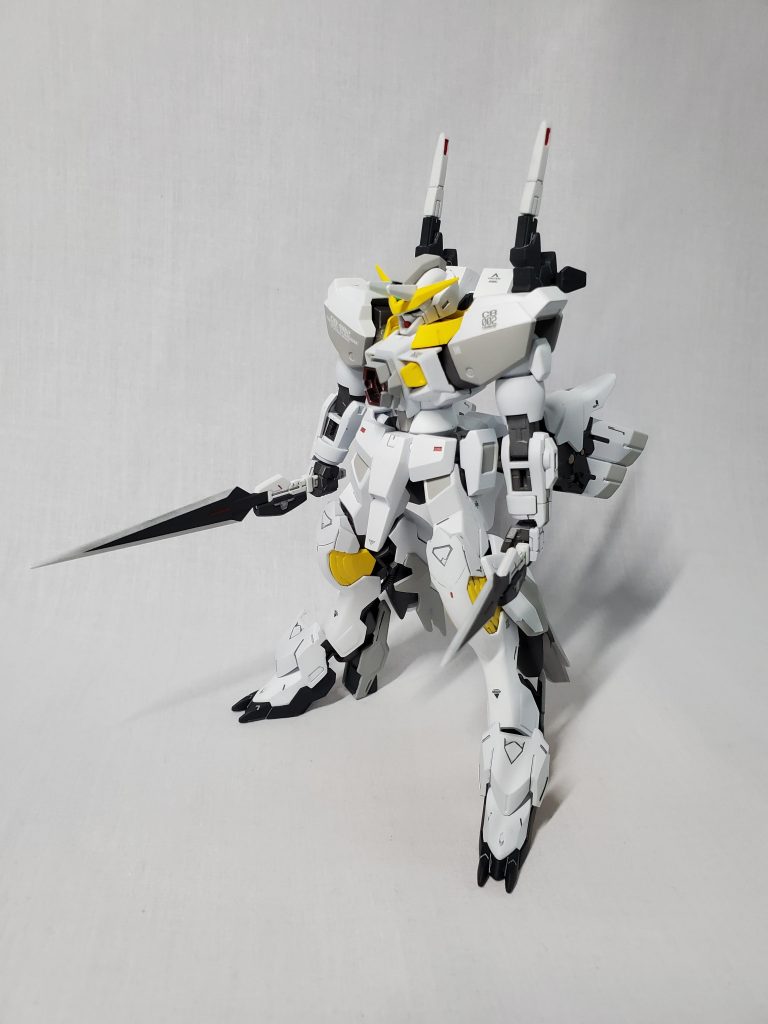 GNロングブレイド改エクシアのGNロングブレイドを改良したもの。今回の作品設定でガンダムにELSが物理的に融合しているという妄想を盛り込んでいるので、この武装にも同様のことが言えます。軽量化、切断性能、耐久性全てに置いて向上。切断時、刀身にGN粒子を纏うことで更なる破壊力が得られるという。GNショートブレイド改設定等上に同じ。刀身が短いだけです。