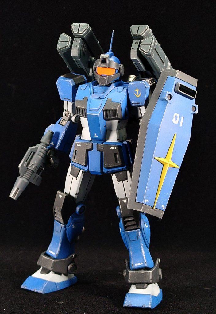 ミサイルランチャー装備型です。シールドはジャンクパーツのHGジムから拝借しました。