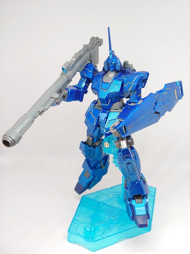 組む⇒彫る⇒塗る⇒白が出るまで彫り直す⇒オレンジブラウンでスミ入れと言うシンプル工程。青の補色としてオレンジ系は鉄板。オレンジブラウンがまだまだ残ってるので使い切らないと(笑)。 