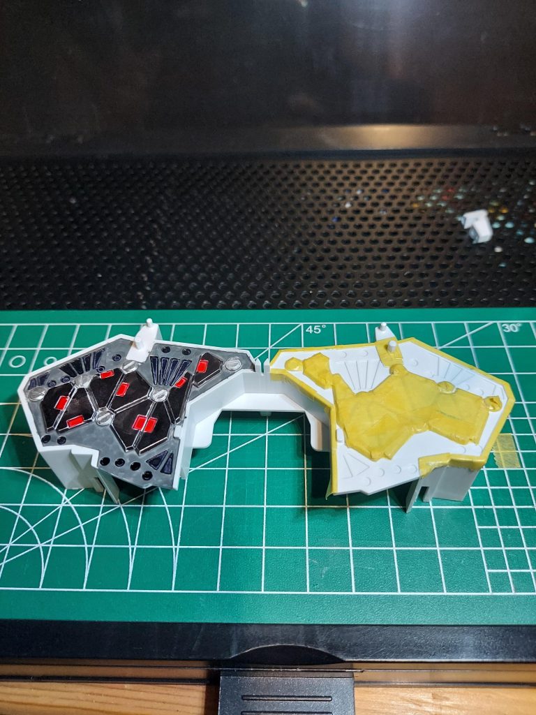 左側を、マーカー直塗り、ムラがきになり、右はガンダムマーカーエアブラシで