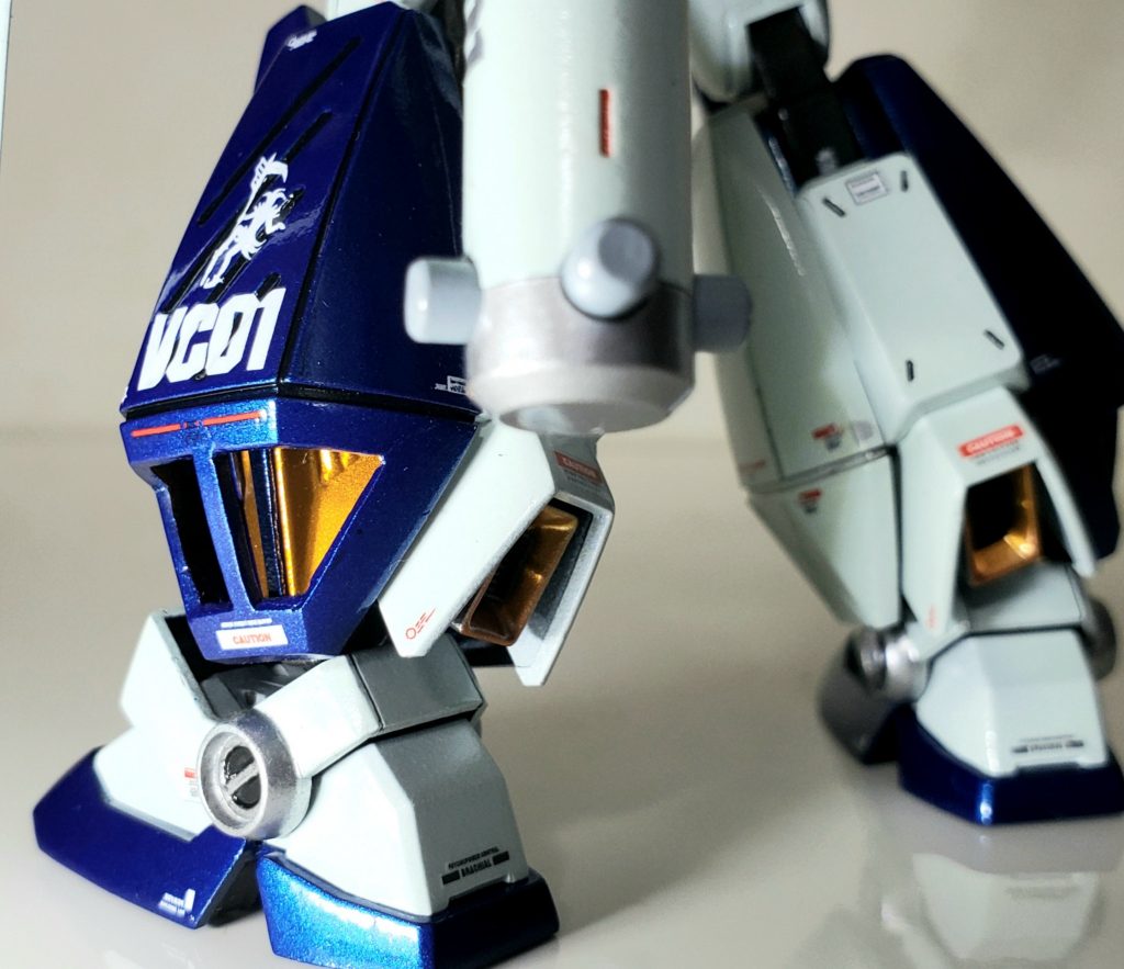 脚部はすべてHGアレックスです。脚部スラスターがチョバムアーマーで隠れていたらダメじゃね？ってことで切り抜いてスラスターがチラ見えするようにしてみました。