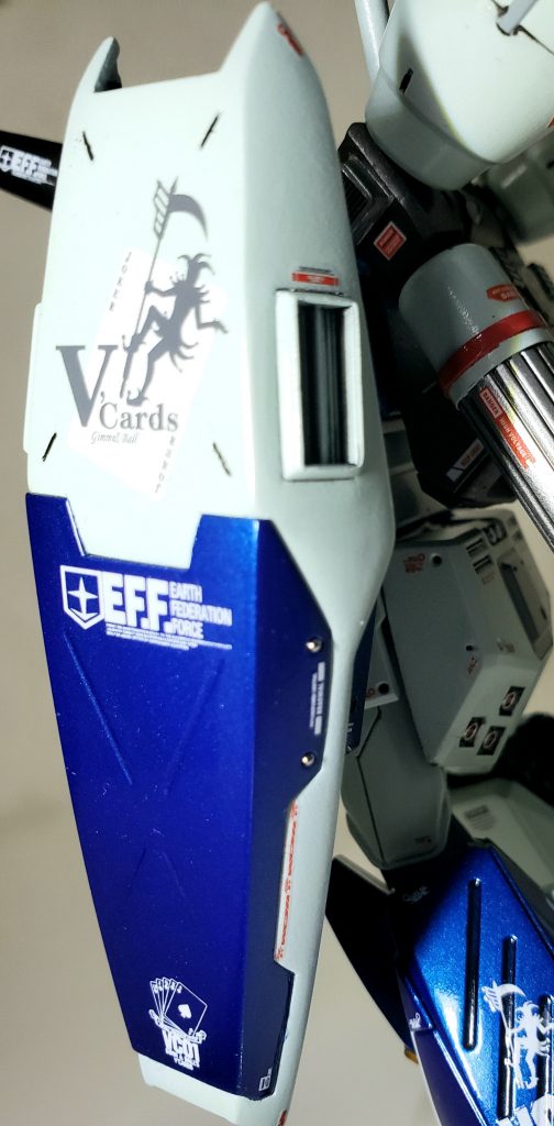 シールドもHGアレックスです。1mmメタルボールを埋め込んでます。これはホームセンターで売ってる攪拌ボールで100個200円程度とコスパ良いです^^さらに側面に特に機能的な意味もなくディテール追加してますwww