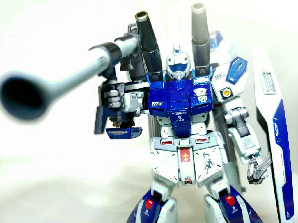 バズーカはEGガンダムから。２連ビーム砲とか装備したかったけど、パーツがありませんでした(T^T)