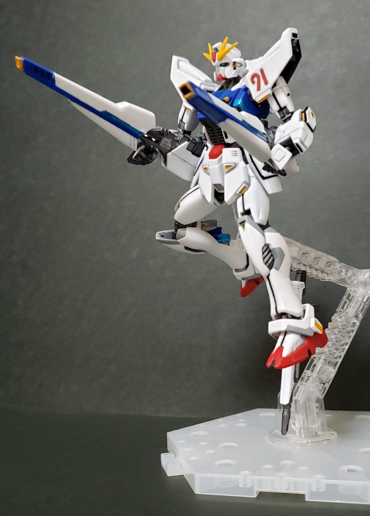 素組み状態は子どもが見向きもしなかったけど、塗ったらこれ好きーって遊んでくれて、嬉しいやら、破損確定で悲しいやら。写真は撮ったのでどうぞ遊んで下さい。プラモも本望でしょう。