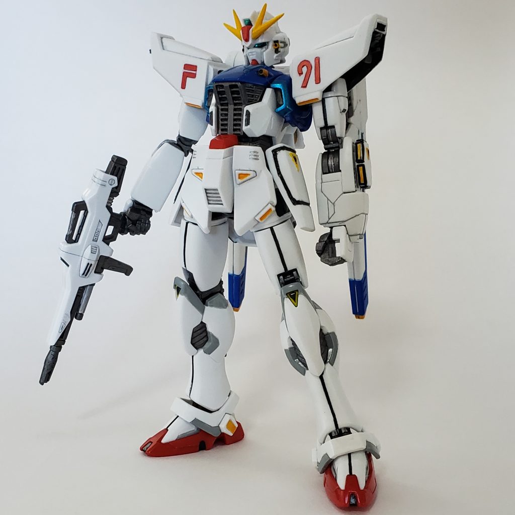 珍しく立ち姿を上手に撮影できたと満足してたら、ライフルの持つとこ、、、そういえば直前まで息子が遊んでたんだ。。