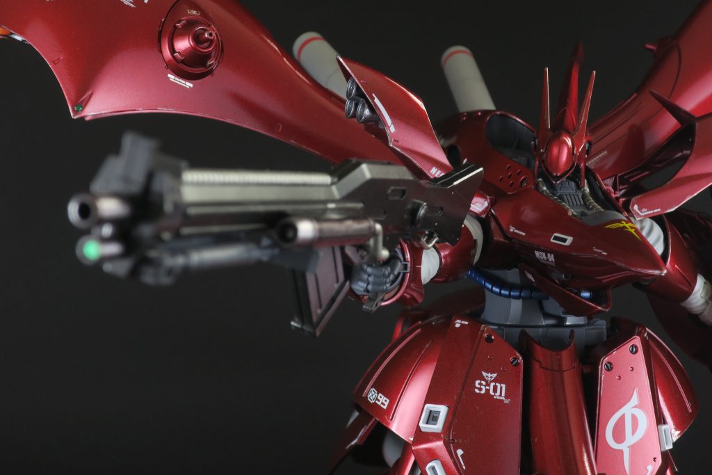 ラストにポージング。可動域が少ないので、これが唯一のポージング。