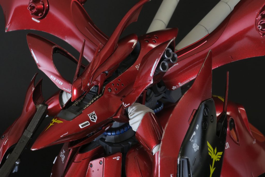 デカールはガンダムデカールのHGナイチンゲール用、RGサザビー用を2枚、ハイキューパーツのコーションデカールのシルバー、MYKデザインのラインデカールを使いました。