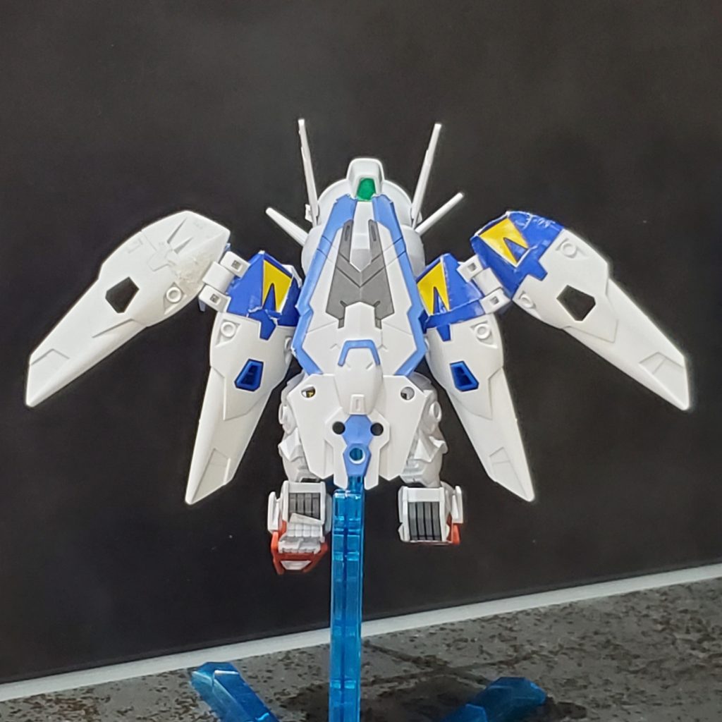 盾をセンターに着けているこの後ろ姿、マジでカッコいい。シールが剥がれてるのも子供あるあるということで。