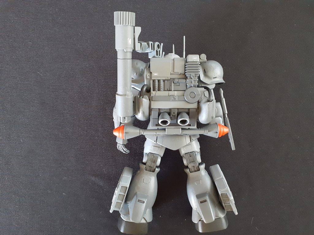 背面。ガトリング砲は折り畳み式