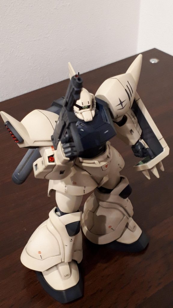 武器を持たせて適当にポーズ