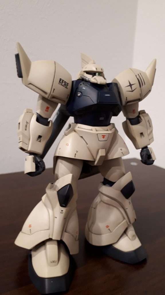 前面からゲルググマリーネを連邦鹵獲カラーにしたくて製作しました。ミスターカラーのセールカラーをメインに使っています。マリーネはゲルググらしくも有りながらスタイリッシュに各部がなっているところがいいですね。